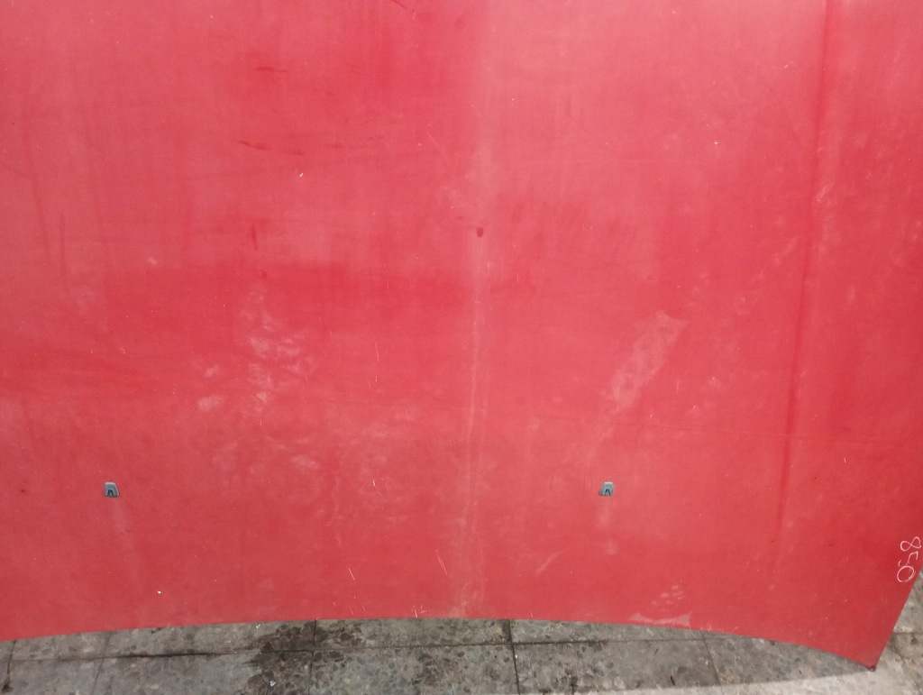 Капот volvo 850 czerwona Зі Шроту