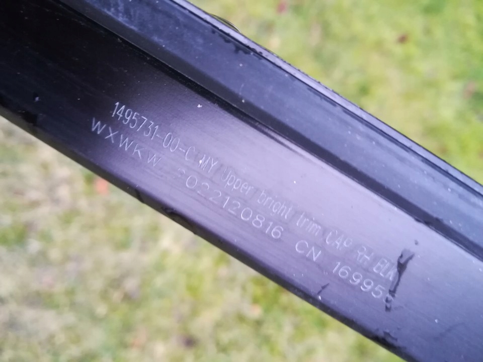 Tesla y молдинг дахова права czarna оригінал 1495731-00-c в Україні