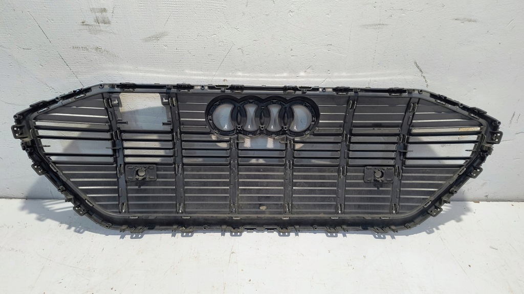 Решётка радиатора решётка  радиатора audi e-tron 4ke Киев