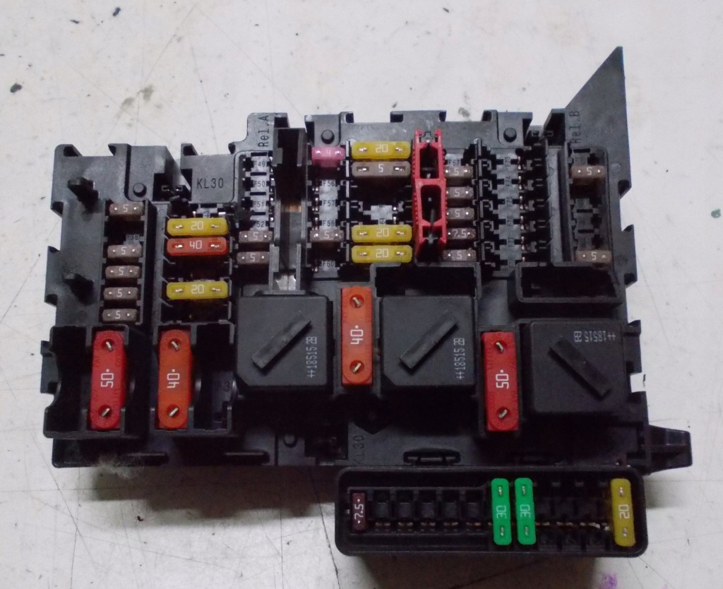 Купити Mini countryman 19r коробка запобіжників