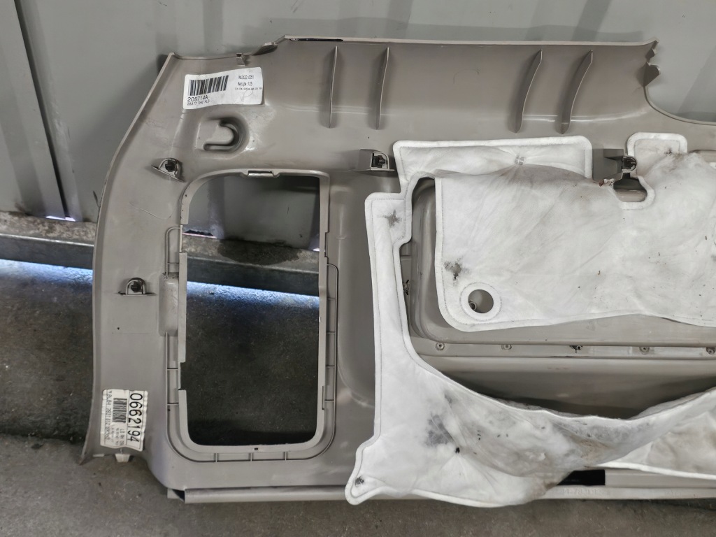 Mercury mariner 06-10 обшивка багажника ліва праві 8l84 7831013 америка Зі Шроту