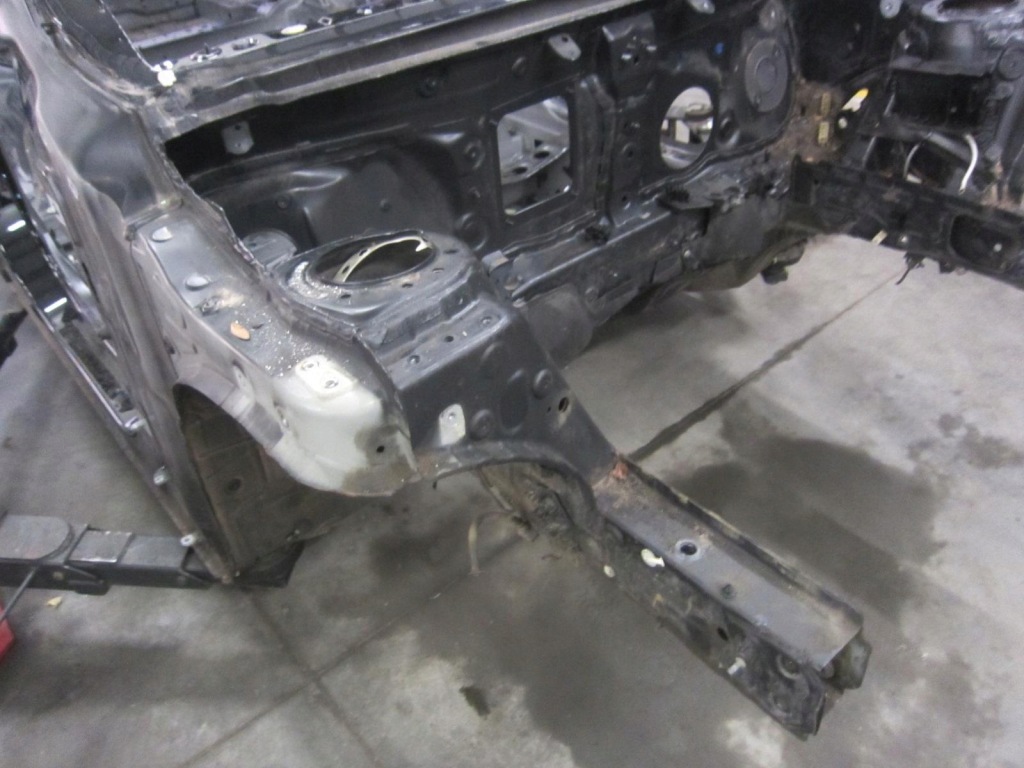 фото №1, Bmw x1 f48 четверть передняя чашка лонжерон правая подкрылок порог czarna