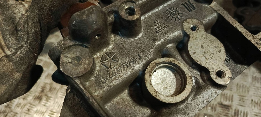 Головка двигуна chrysler sebring 2000-2006 2.7 v6 04663979ab Зі Шроту