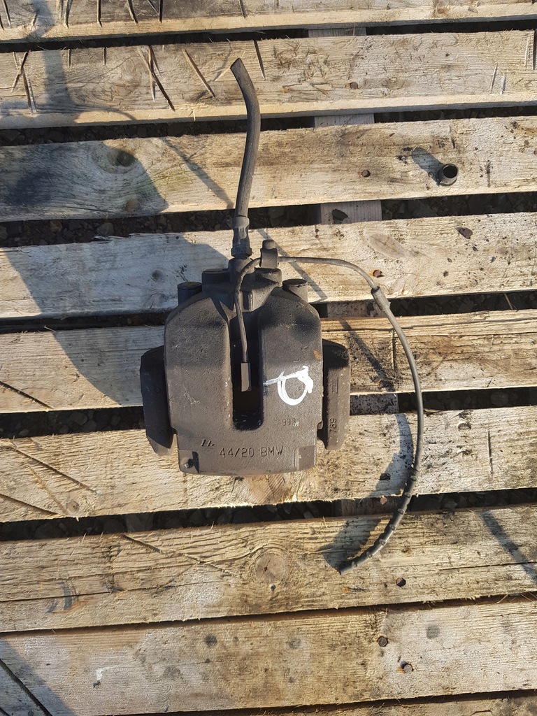 фото №1, Bmw x5 e70 суппорт левый задняя 44/20 3.0d