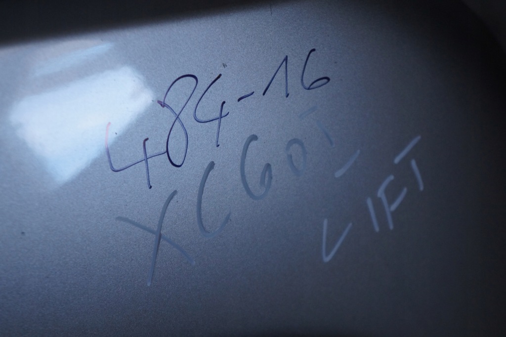 Купить Volvo xc60 1 рестайлинг  капот перед передняя 484-16 двигателя крышка оригинальный номер