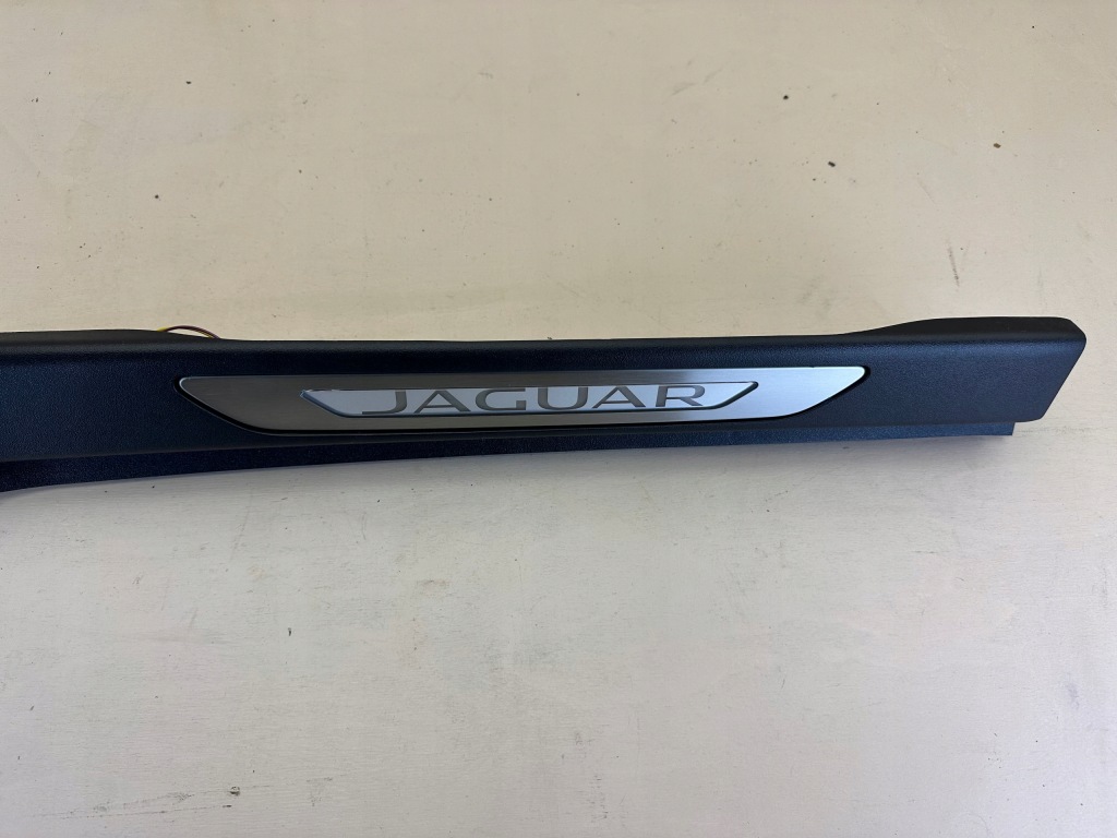 Jaguar e-pace x540 17r- молдинг поріг ліва внутрішня Зі Шроту