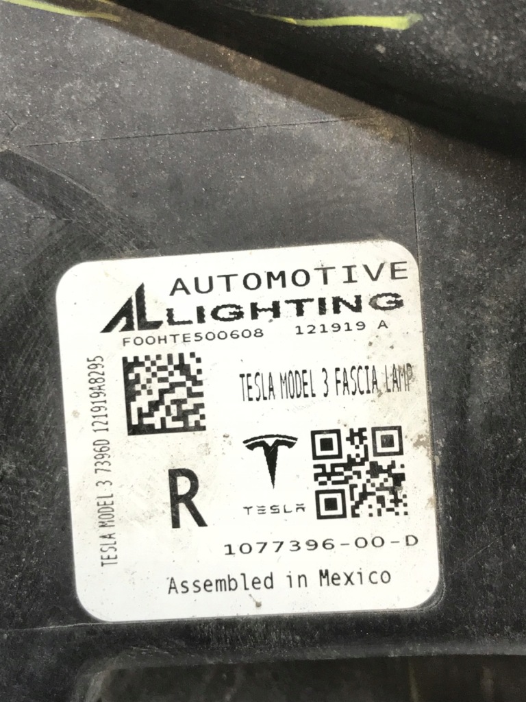 Tesla model 3 фара протитуманна фара правий led 1077396-00-d Недорого