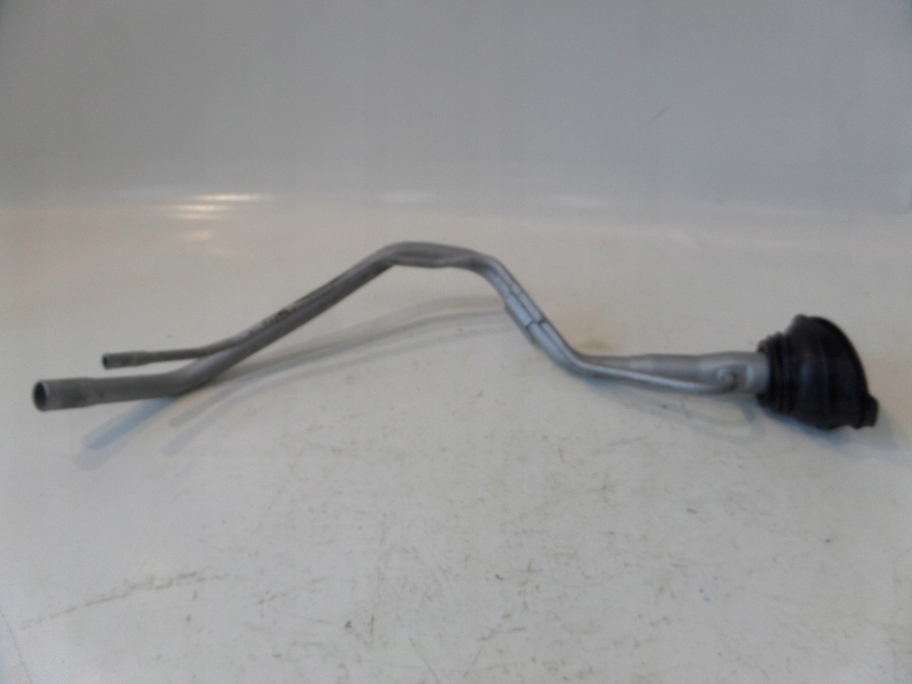 фото №1, Subaru xv 2.0 d 11- заливная горловина топлива