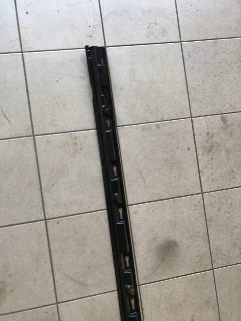 фото №1, Vw golf viii 8 r направляющая накладки порога левая 5h0853493b