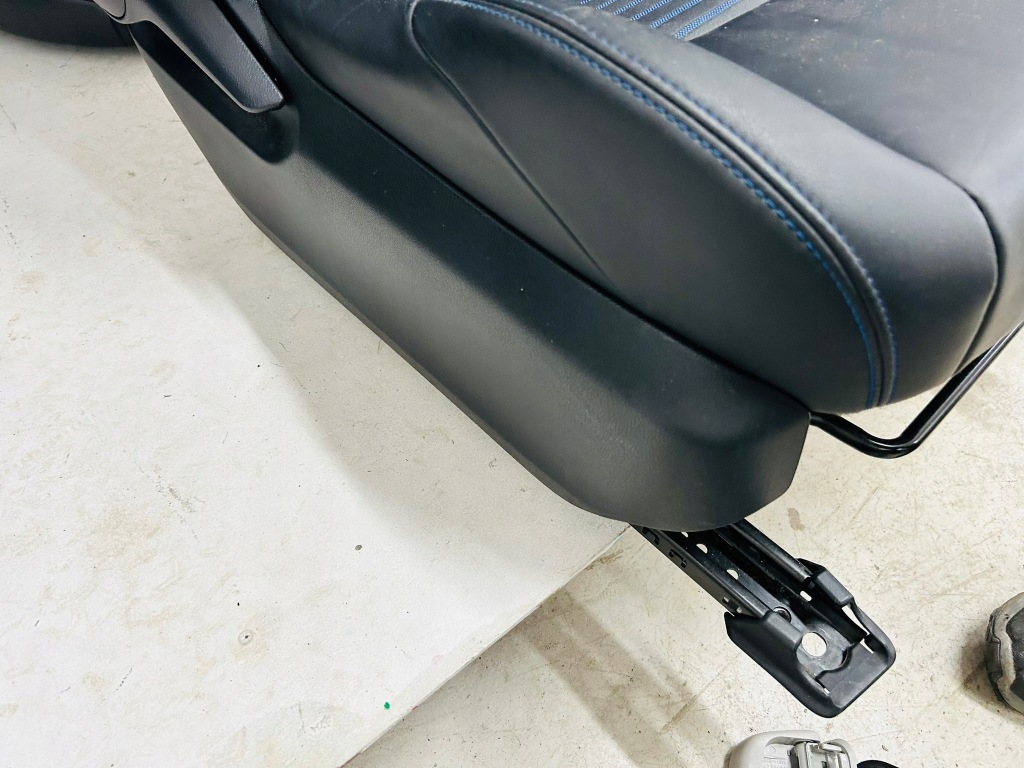 фото №11, Rav4 v гібрид сидіння заднє сидіння обшивки шкіра комплект selection niebieska nić