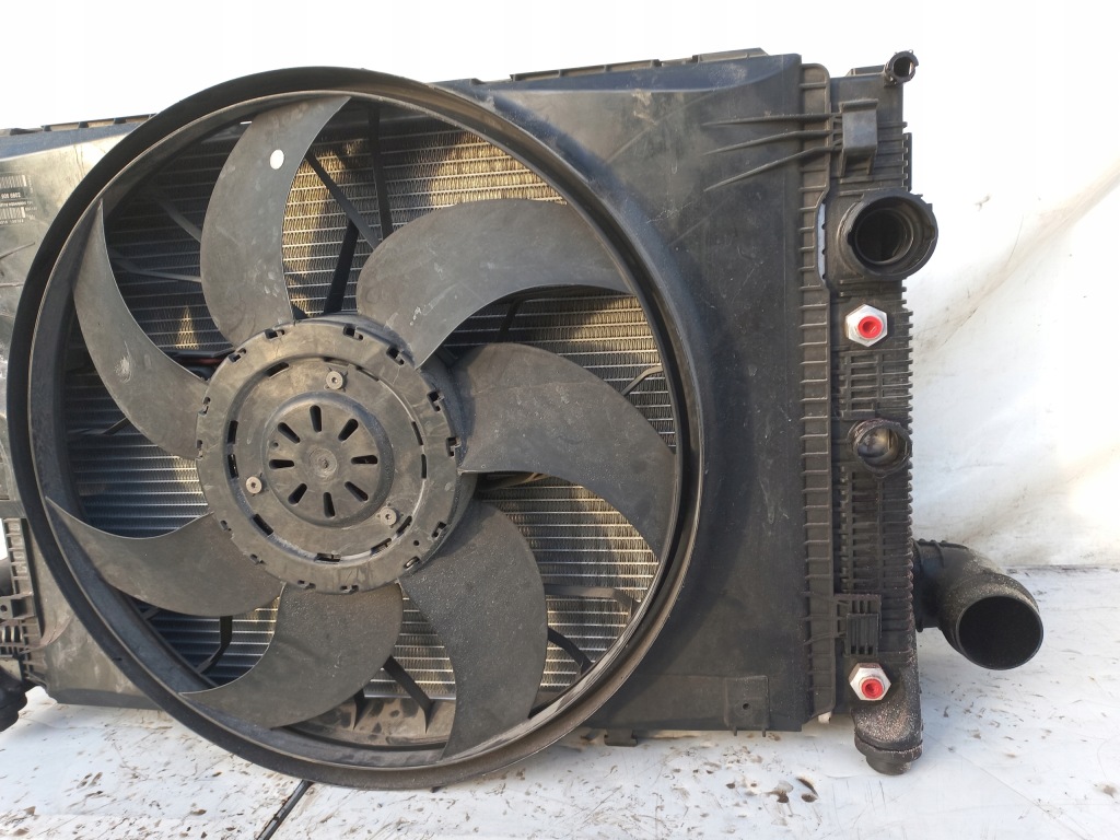 Mercedes w212 рестайлинг  e klasa радиатор вентилятор воды кондиционер интеркулер Киев