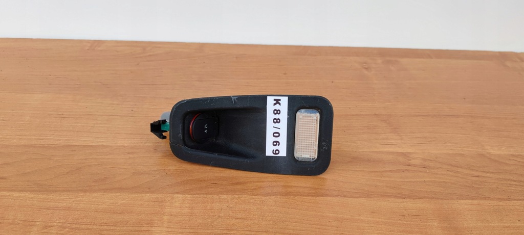 фото №1, Audi r8 4s роз'єм зарядний пристрій 12v живлення струму