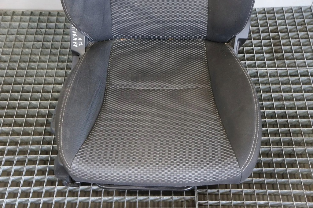 фото №11, Сиденье сиденья комплект водителя пассажира заднее сиденье suzuki vitara ii lift iii 15