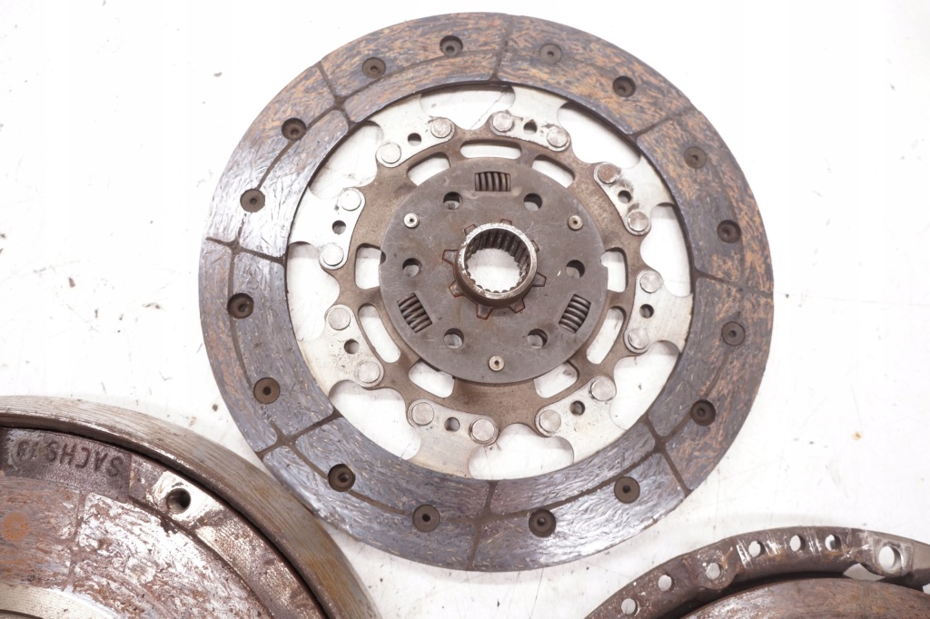 фото №4, Volvo v70 iii xc70 ii s80 ii колесо двухмассовый прижим d4164t ggv-30 000039