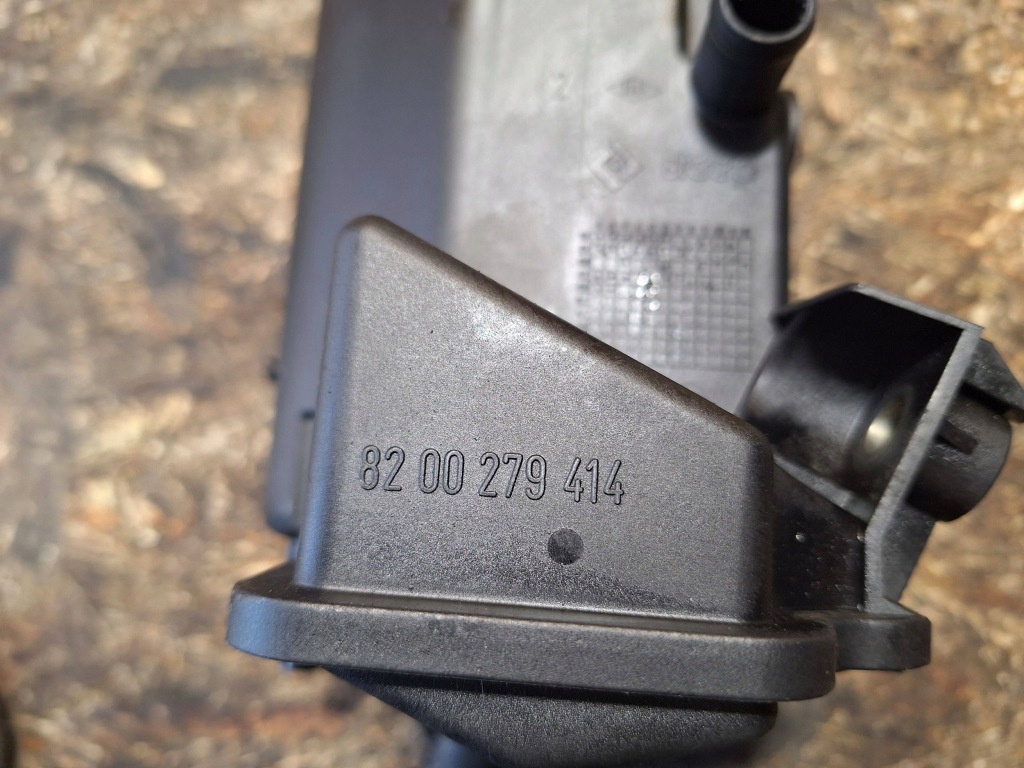 фото №5, Вентиляція картера заливна горловина оливи 8200279414 suzuki grand vitara ii 1.9 ddis f9qb264