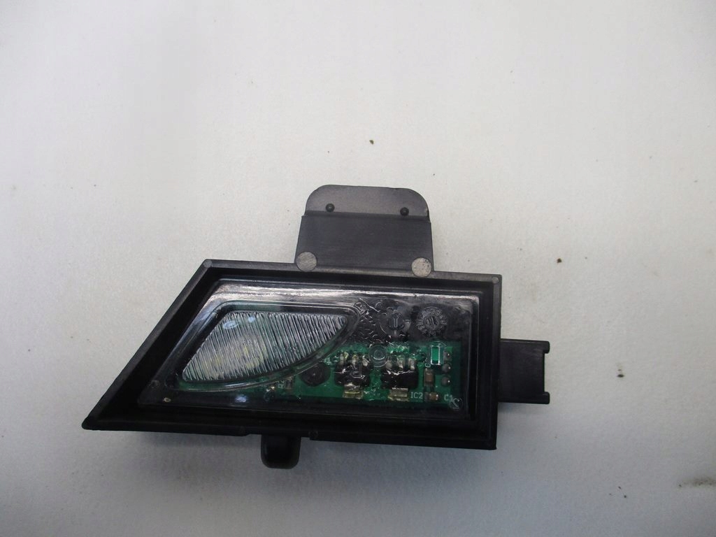 фото №1, Лампа освещение зеркало правая vw golf vii