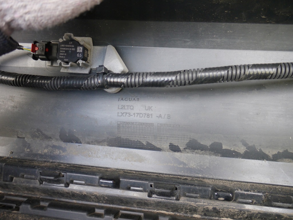 фото №9, Бампер задній напрямна jaguar xe x761 lift 2019-2024r