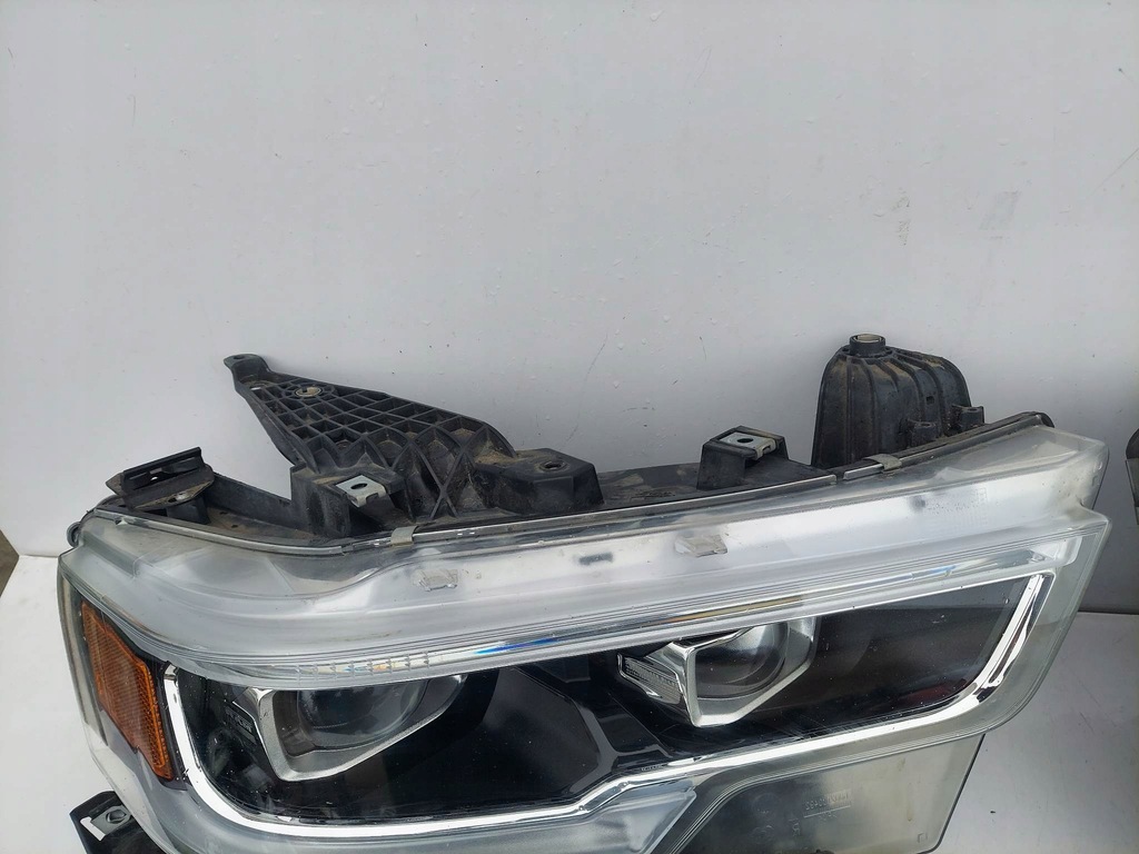 фото №10, Dodge ram 19- лампа левая правая перед full led kpl