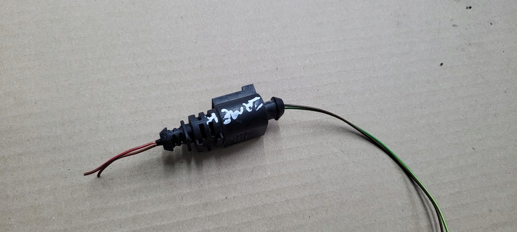 фото №1, A3 8v lift s3 штекер колодка замка 8p0973722 2pin