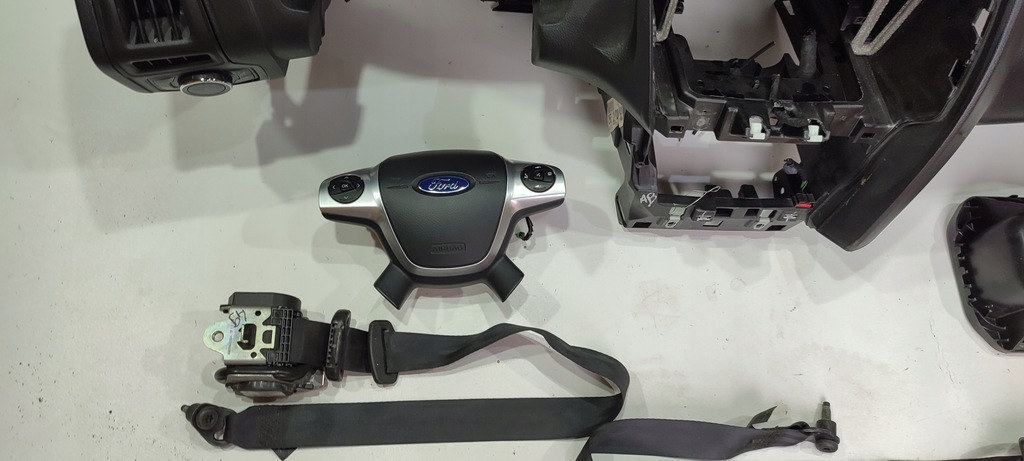 фото №7, Ford focus mk3 mk 3 приборная панель консоль подушка безопасности подушки безопасности ремни оригинал демонтаж