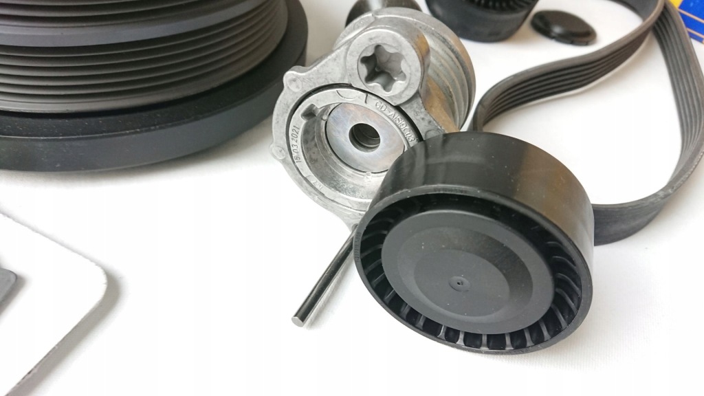 Ремінь натягувач шків ролик bmw 3 e90 e91 Недорого