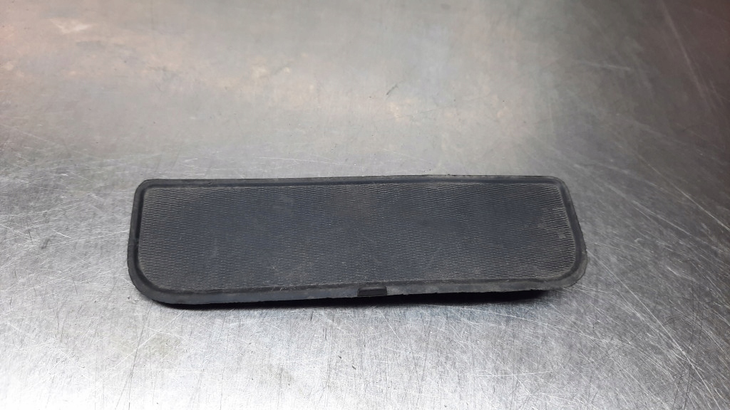 фото №1, Резиновый элемент вкладыш бардачка volvo s80 30715132