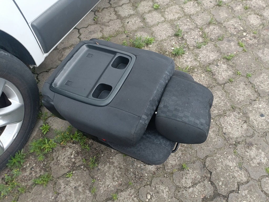 фото №3, Правый средний сиденье 2-rząd toyota avensis verso 01-