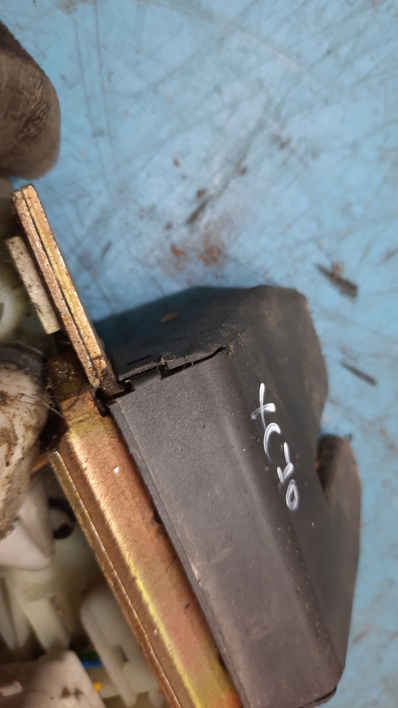 фото №4, Замок крышки багажника volvo xc70 00-04r