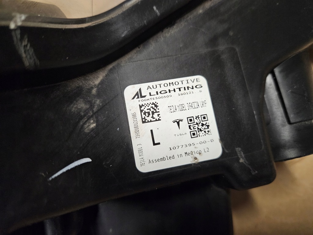 Tesla model 3 фара протитуманна фара ліва перед передня Київ
