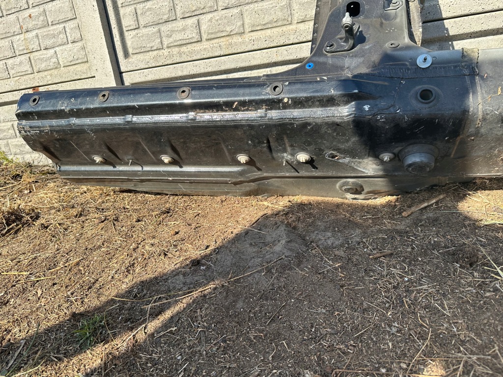 Порог правый , стойка  правый , обшивка правое  mercedes sl r230, w230 Киев