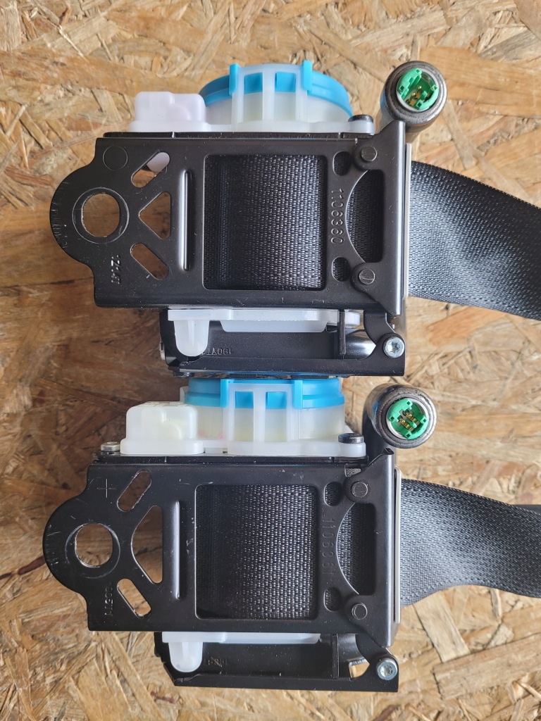 фото №12, Toyota yaris iv 4 приборная панель приборная консоль приборная панель подушка безопасности ремни оригинал fv