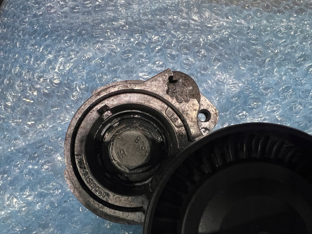 Натяжитель ремень поликлиновый Киев