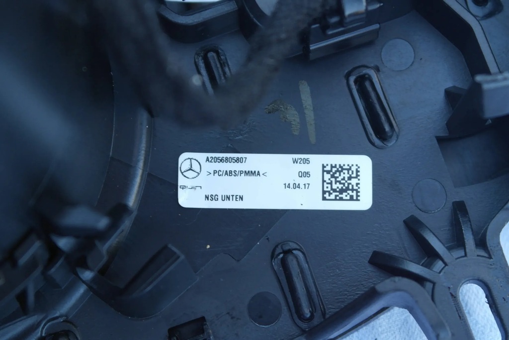 фото №7, Mercedes-benz c w205 2016 панели управление, переключатели, панель средний