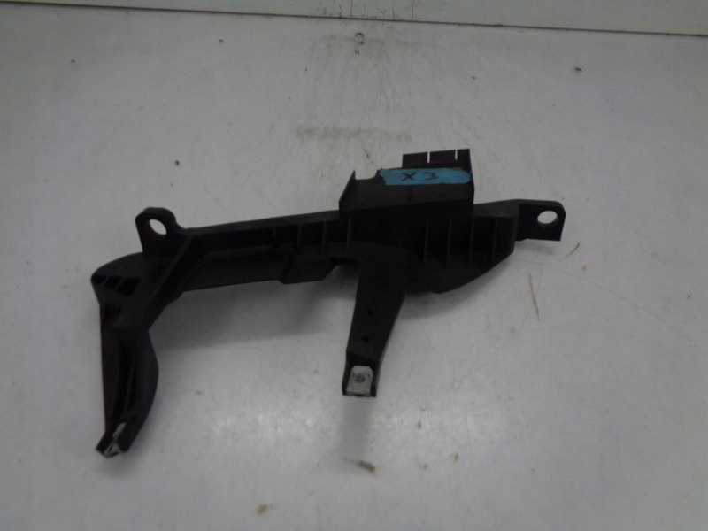 фото №1, Bmw x3 e83 напрямна кронштейн лампи правий