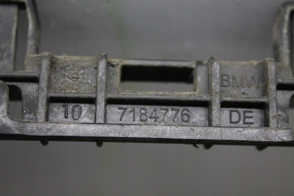 фото №6, Направляющая кронштейн порог правый перед 7184776 bmw f10