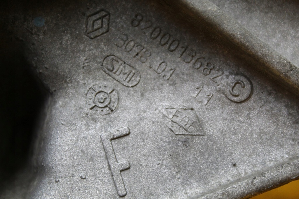 фото №7, Кронштейн коробки передач vivaro 1.9 dci 8200013682c