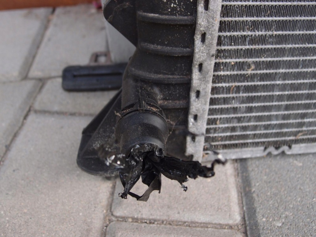 фото №6, Радіатор wody audi a4 b8 2.7 tdi 8k0121251aa