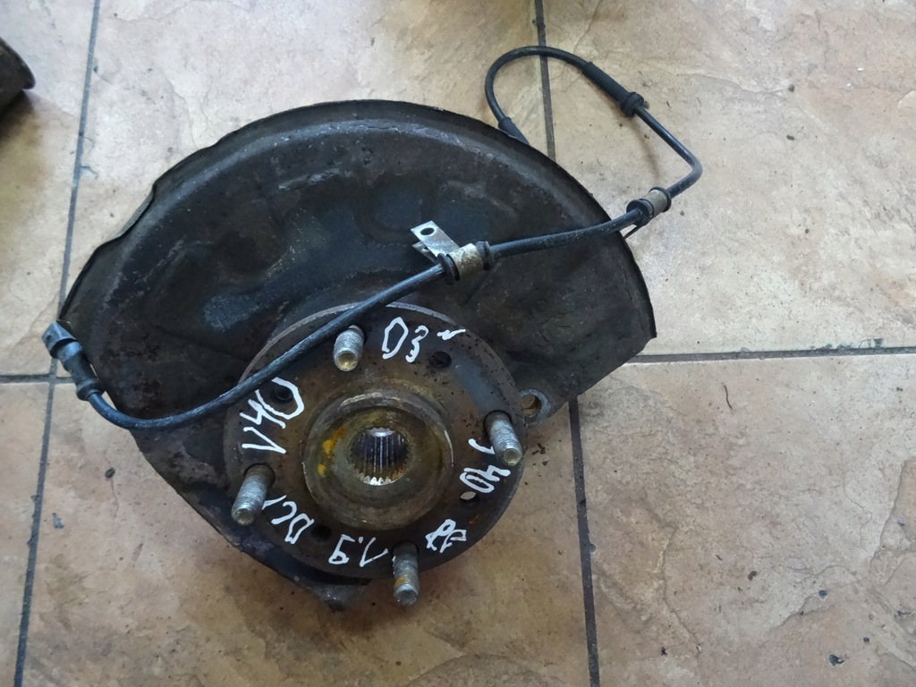 фото №1, Volvo v40 1.9dci 03' поворотний кулак правий перед