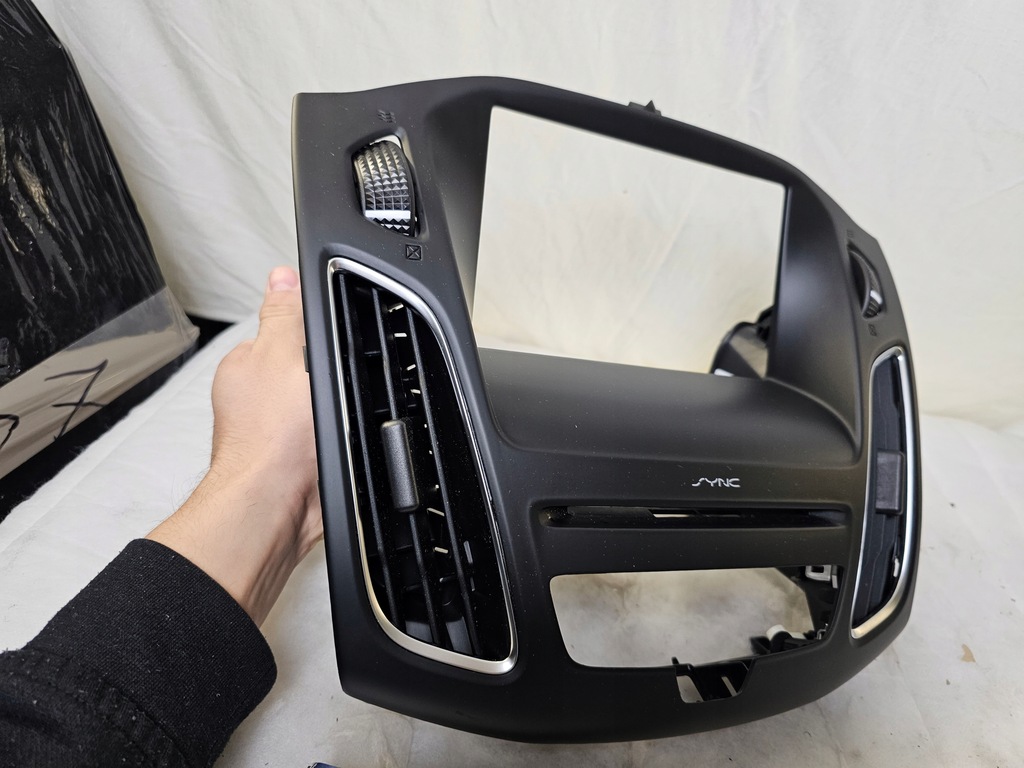 фото №4, Панель рамка корпус радио консоли решётка обдув dekor ford focus mk3 синхронизация