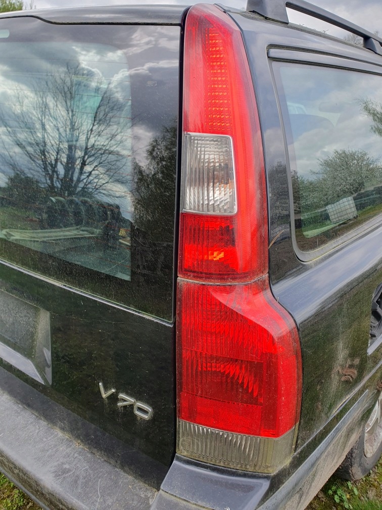 Капот крышка двигателя volvo v70 2 2002 универсал целая kod 452-46 к lak Цена