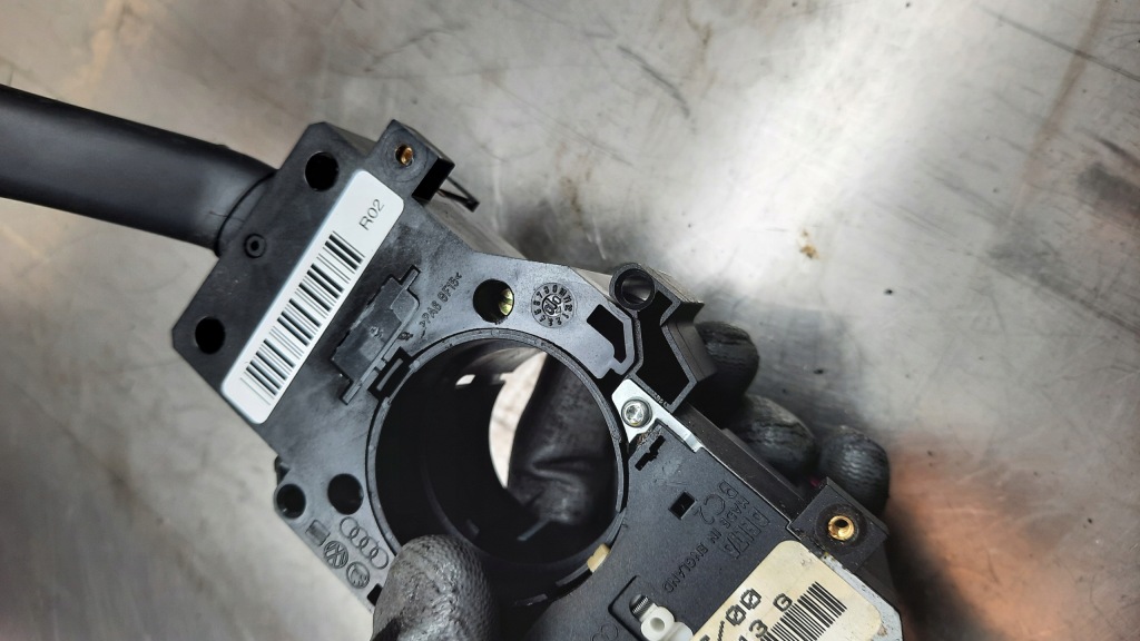 Переключатель подрулевой  8l0953513g vw golf iv 00r универсал с Разборки