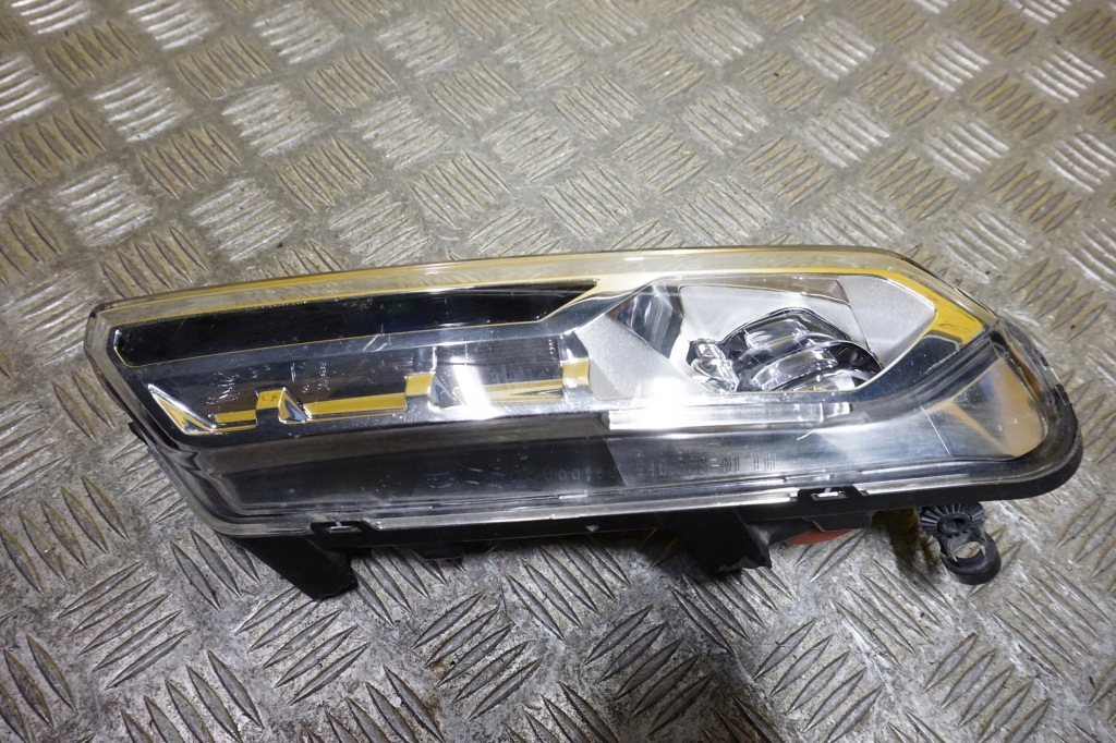 Vinfast vf8 2021 - противотуманная фара лампа левая led америка Доставка