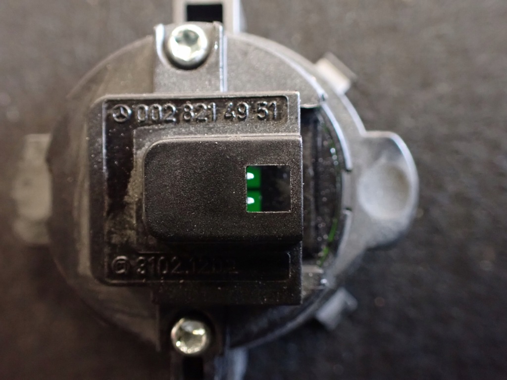 фото №7, Оббивка кришки багажника mercedes w221 кнопка