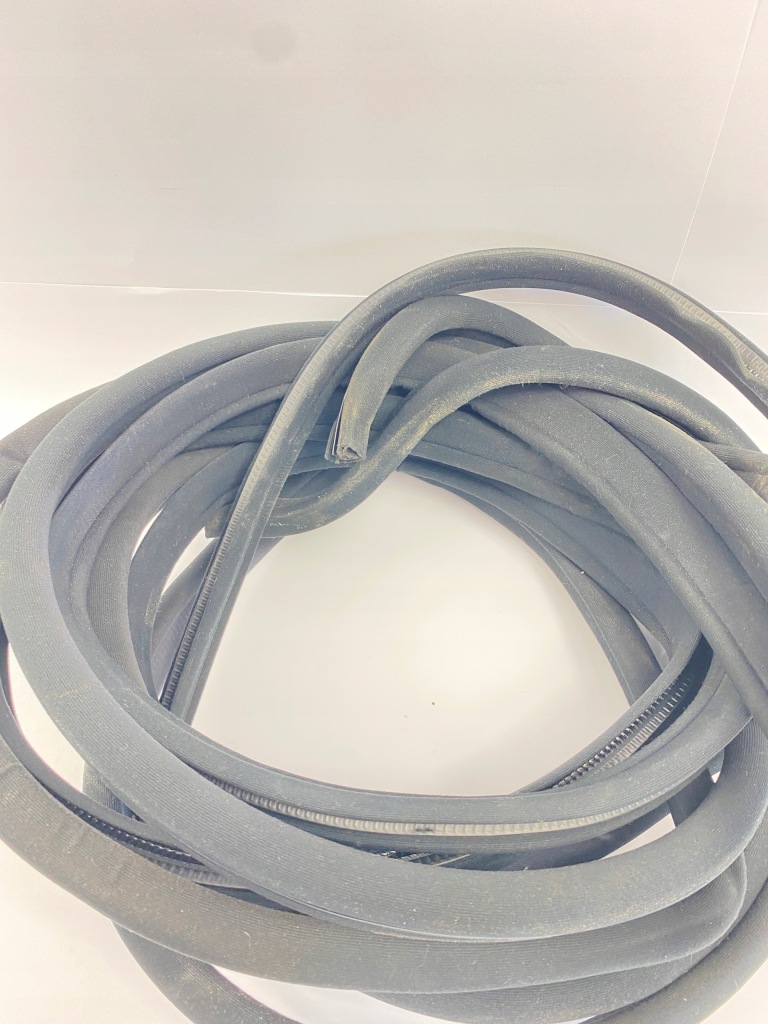 Уплотнители велюровые дверь чёрные 4шт комплект  mercedes w140 Киев