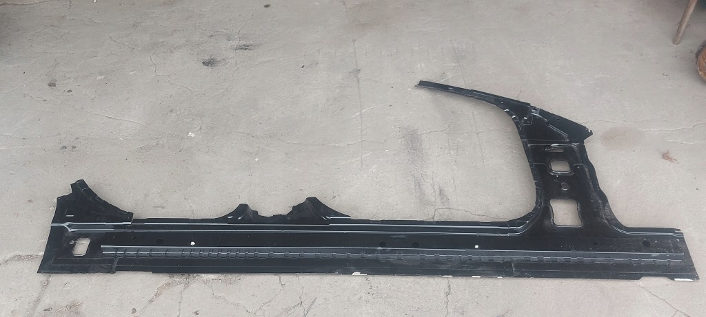 Купить Mercedes w205 порог обшивка правое  a2056307402