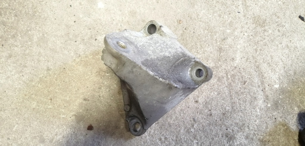 фото №1, Renault laguna iii 1.5 dci кронштейн двигателя 113320002r