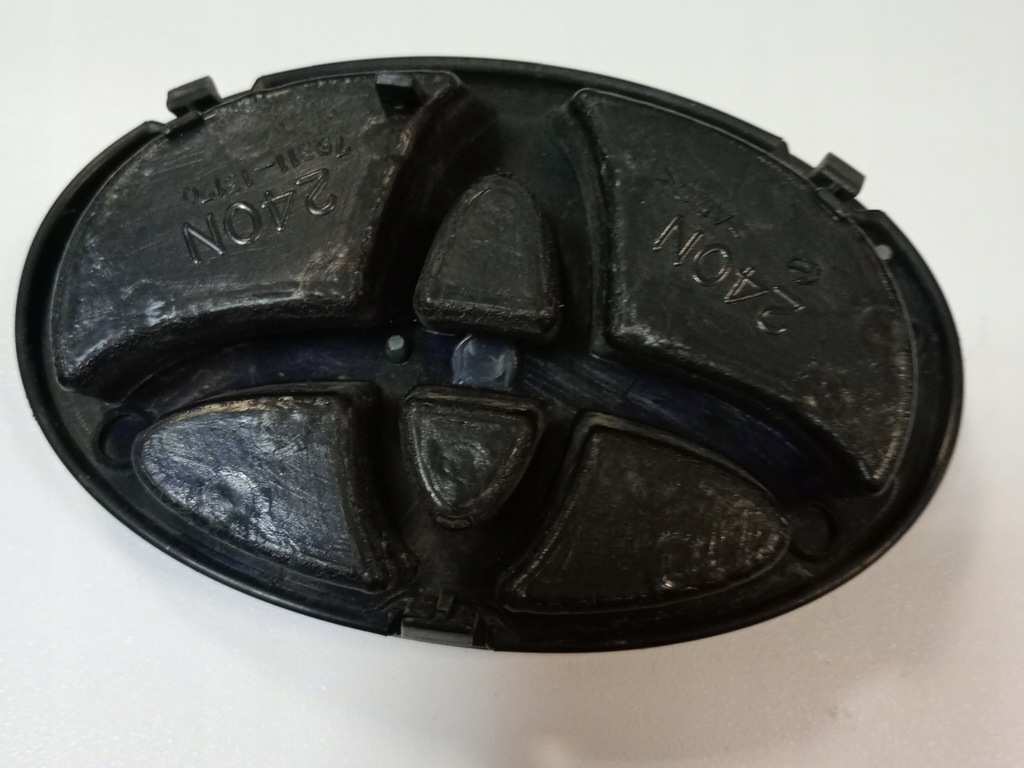 фото №2, Решётка радиатора решётка радиатора эмблема toyota corolla verso i 01-04