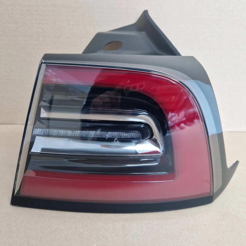 Фара led правый задний  tesla 3 17-23 идеальная Недорого