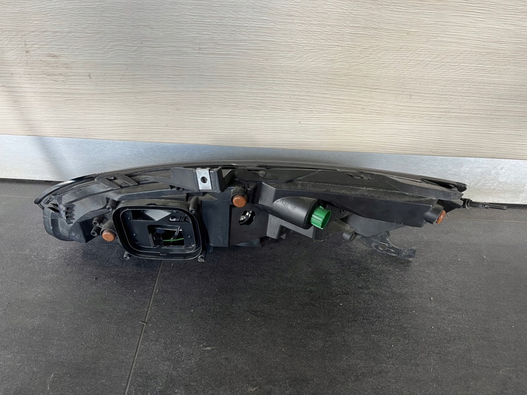 Фара правый  drl led jeep cherokiee 68157104ao в Украине