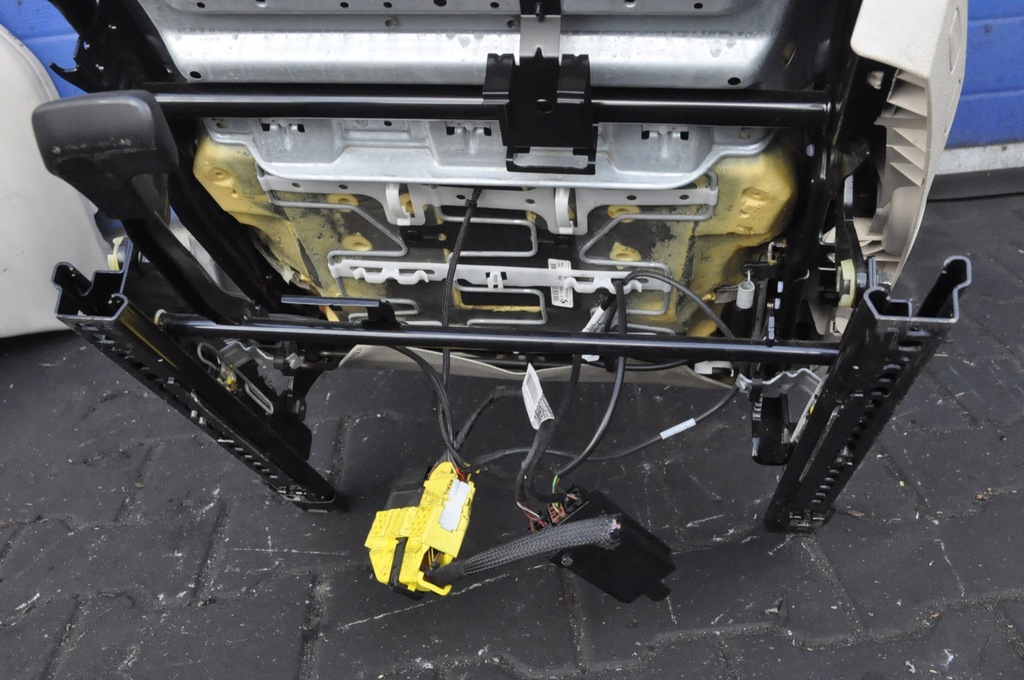 фото №11, Bmw 1 f20 переходник салона сиденья белый кожа заднее сиденье